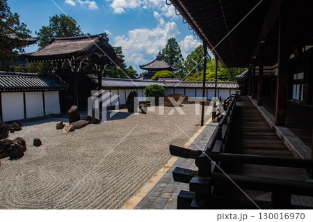 【京都風景】東福寺本坊庭園　質実剛健の風格漂う南庭 130016970