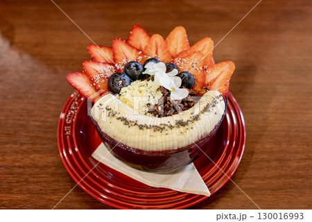 栄養満点！新鮮フルーツが映えるアサイーボウル 130016993