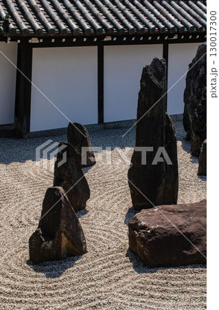 【京都風景】東福寺本坊庭園 質実剛健の風格漂う南庭 【京都風景】東福寺本坊庭園 質実剛健の風格漂う南庭 130017300
