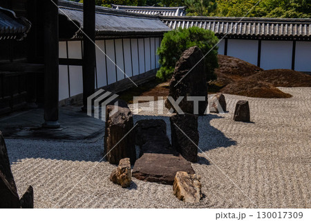 【京都風景】東福寺本坊庭園 質実剛健の風格漂う南庭 【京都風景】東福寺本坊庭園 質実剛健の風格漂う南庭 130017309