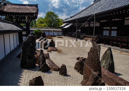 【京都風景】東福寺本坊庭園　質実剛健の風格漂う南庭 130017326