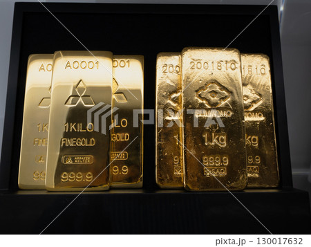 小売用と工業用のゴールドバー　模型 130017632