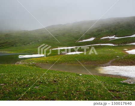 Mountain lakes in highlands. 130017640