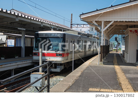 長野電鉄3000系 湯田中駅 長野県山ノ内町 長野電鉄3000系 湯田中駅 長野県山ノ内町 130017802