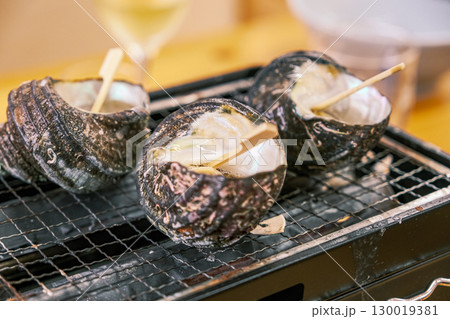 サザエの壷焼き サザエの壷焼き 130019381