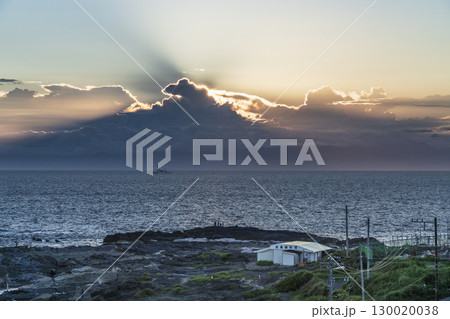 神奈川の観光名所「城ヶ島」の夕景【神奈川県・三浦市】 130020038