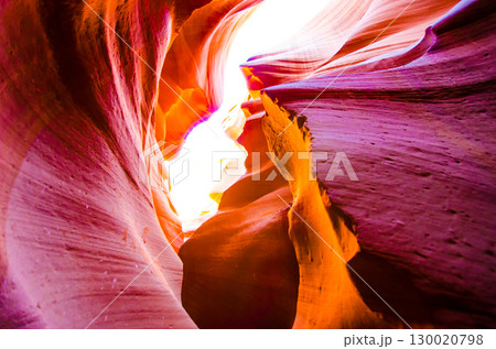 アメリカ・アリゾナ州のロウワー・アンテロープ・キャニオン 130020798