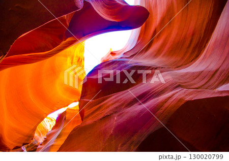 アメリカ・アリゾナ州のロウワー・アンテロープ・キャニオン 130020799