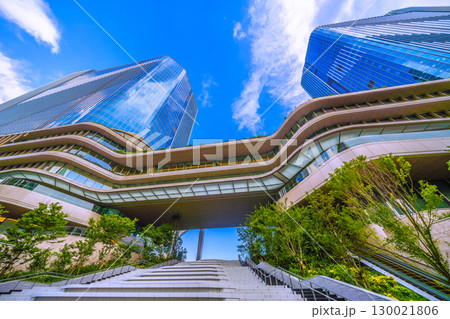 日本の東京都市景観 8月。高輪ゲートウェイシティなどを望む…＝21日 130021806