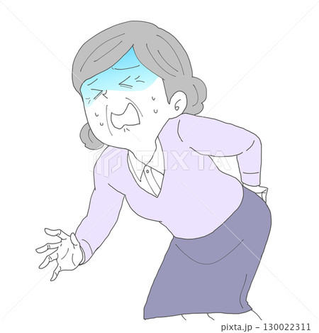 腰が痛いシニア女性 青ざめる 腰が痛いシニア女性 青ざめる 130022311