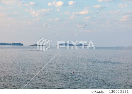 ヨーロッパ、クロアチアのアドリア海の朝 130023151