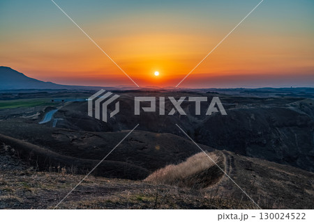 《熊本県》阿蘇大観峰の眺望・夜明け 《熊本県》阿蘇大観峰の眺望・夜明け 130024522