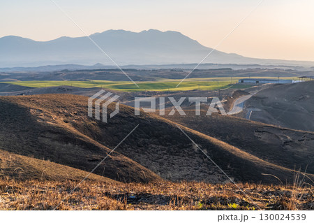 《熊本県》阿蘇大観峰の眺望・夜明け 130024539