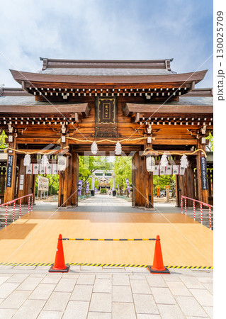 大楠公を祀る湊川神社(楠公さん)楠社 表神門(楼門) 神戸市中央区多聞通 大楠公を祀る湊川神社(楠公さん)楠社 表神門(楼門) 神戸市中央区多聞通 130025709
