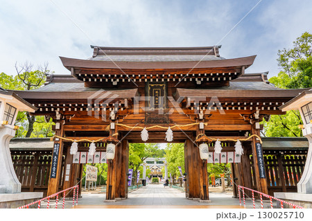 大楠公を祀る湊川神社（楠公さん）楠社　表神門（楼門）　神戸市中央区多聞通 130025710