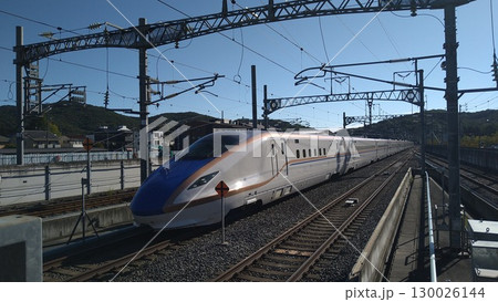 軽井沢駅に入線する北陸新幹線あさま号 130026144