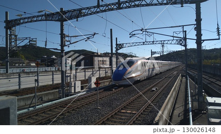 軽井沢駅に入線する北陸新幹線あさま号 軽井沢駅に入線する北陸新幹線あさま号 130026148