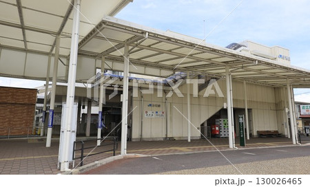 JR東海道線、琵琶湖線の野洲駅南口 JR東海道線、琵琶湖線の野洲駅南口 130026465