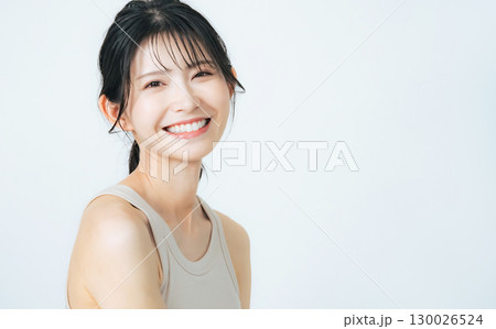 ナチュラルメイクの女性の美容イメージ 130026524