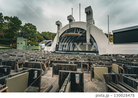アメリカ　ロサンゼルスの野外音楽堂のハリウッドボウル 130028478