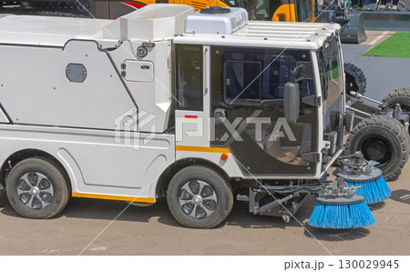 Street Sweeper Machine Street Sweeper Machine 130029945