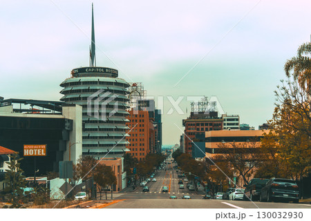 アメリカ　ロサンゼルスのハリウッドの街並み 130032930