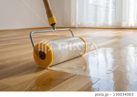 Roller applying varnish on the wooden floor,...のイラスト素材 [130034063] - PIXTA