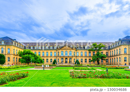 New Palace Neues Schloss Baroque style building and Upper castle garden Schlossgarten with flowers on green lawn in old town Stuttgart city historic center, Germany New Palace Neues Schloss Baroque style building and Upper castle garden Schlossgarten with flowers on green lawn in old town Stuttgart city historic center, Germany 130034686
