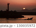 灯台と船のある風景 130035972