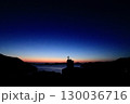 夕闇迫る島の風景 130036716