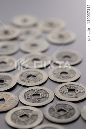 古銭の寛永通宝　江戸時代の貨幣通貨 130037312