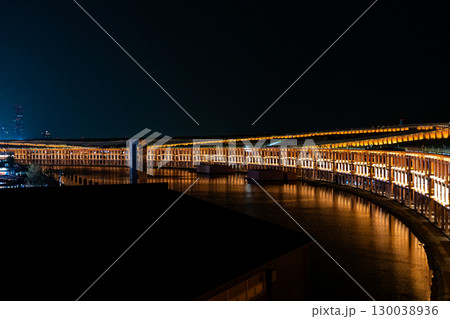 【大阪万博2025年】大屋根リングとパビリオンの夜景【ライトアップ】 【大阪万博2025年】大屋根リングとパビリオンの夜景【ライトアップ】 130038936