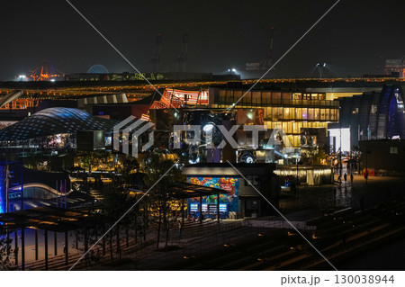 【大阪万博2025年】大屋根リングとパビリオンの夜景【ライトアップ】 【大阪万博2025年】大屋根リングとパビリオンの夜景【ライトアップ】 130038944