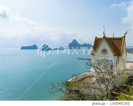 タイ南部プラチュアップキリカン 海を望む丘の上の寺院 / Prachuap Khiri Khan タイ南部プラチュアップキリカン 海を望む丘の上の寺院 / Prachuap Khiri Khan 130040193