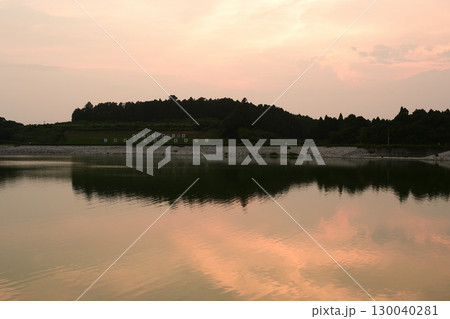 夕暮れの東金ダム 千葉県東金市 夕暮れの東金ダム 千葉県東金市 130040281