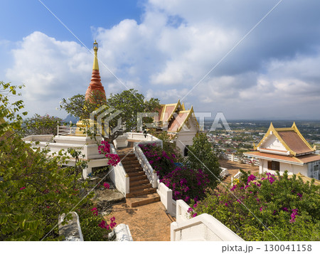 タイ南部、プラチュアップキリカンの丘の上に建つ寺院、Wat Khao Chong Krajok タイ南部、プラチュアップキリカンの丘の上に建つ寺院、Wat Khao Chong Krajok 130041158