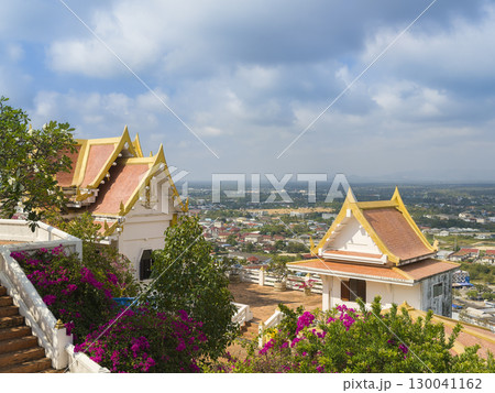 タイ南部、プラチュアップキリカンの丘の上に建つ寺院、Wat Khao Chong Krajok タイ南部、プラチュアップキリカンの丘の上に建つ寺院、Wat Khao Chong Krajok 130041162