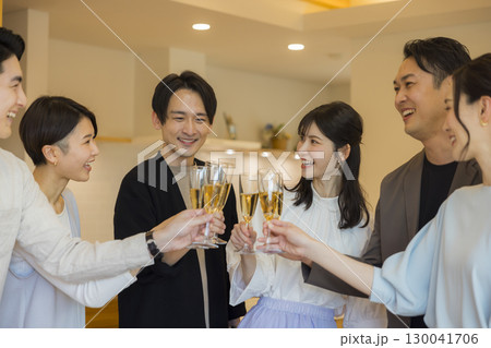 ホームパーティ 130041706