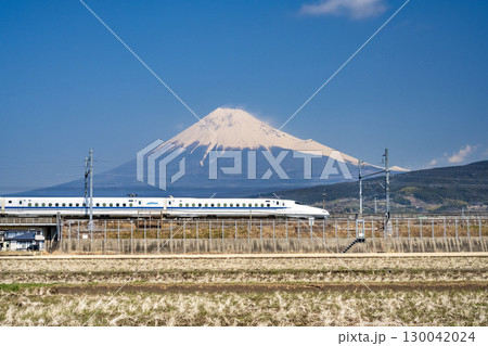 富士山と新幹線 130042024