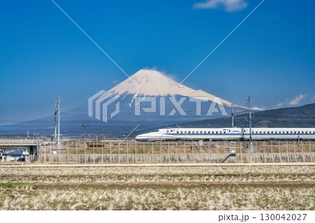 富士山と新幹線 130042027