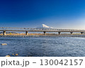 富士山と新幹線 130042157