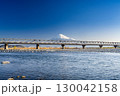 富士山と新幹線 130042158