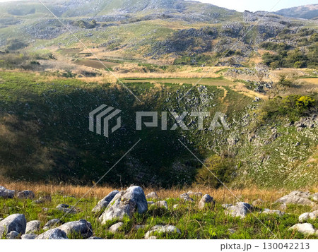 カルスト台地の神秘 130042213