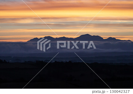 幻想風景朝霧の大地 130042327