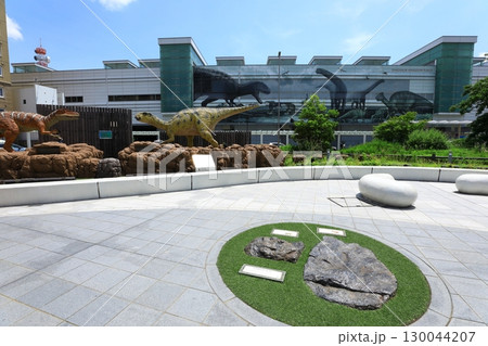 JR福井駅西口駅前広場(恐竜広場) 130044207