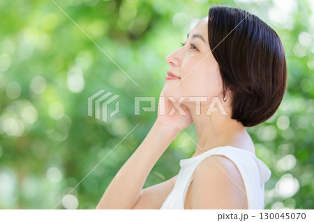 さわやかなミドル女性 130045070