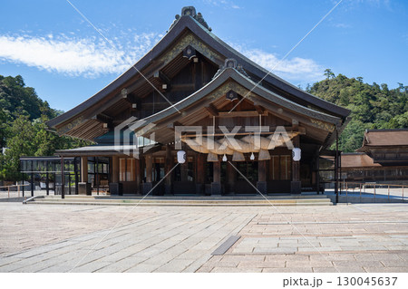 島根県出雲市 出雲大社 拝殿 130045637