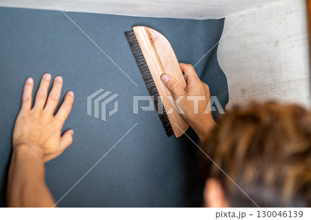 壁紙 クロス張り 内装工事 空気抜き シワ伸ばし 遊び 仮貼り 壁紙 クロス張り 内装工事 空気抜き シワ伸ばし 遊び 仮貼り 130046139