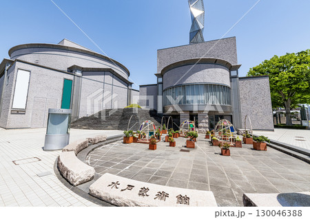 茨城県水戸市　快晴の水戸芸術館 130046388