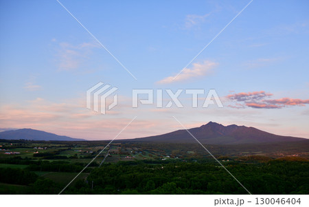 6月の斜里岳景観 6月の斜里岳景観 130046404